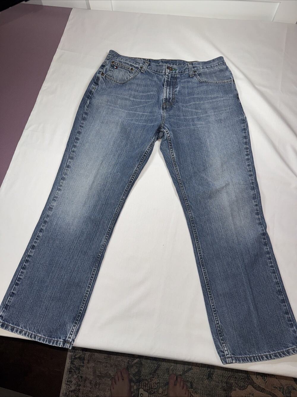 Tommy Hilfiger Men's Vintage Bootcut Jeans 34x30 Light Wash Blue Denim Pants - Picture 1 of 13
